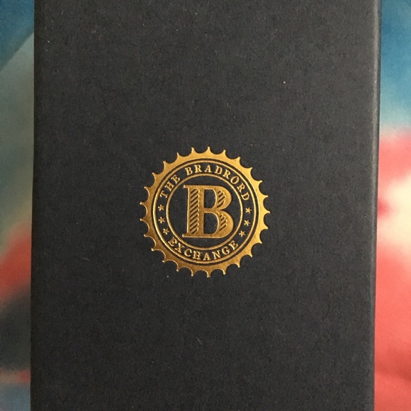 Bradford exchange kitty crystal pin - Picture 3 of 3